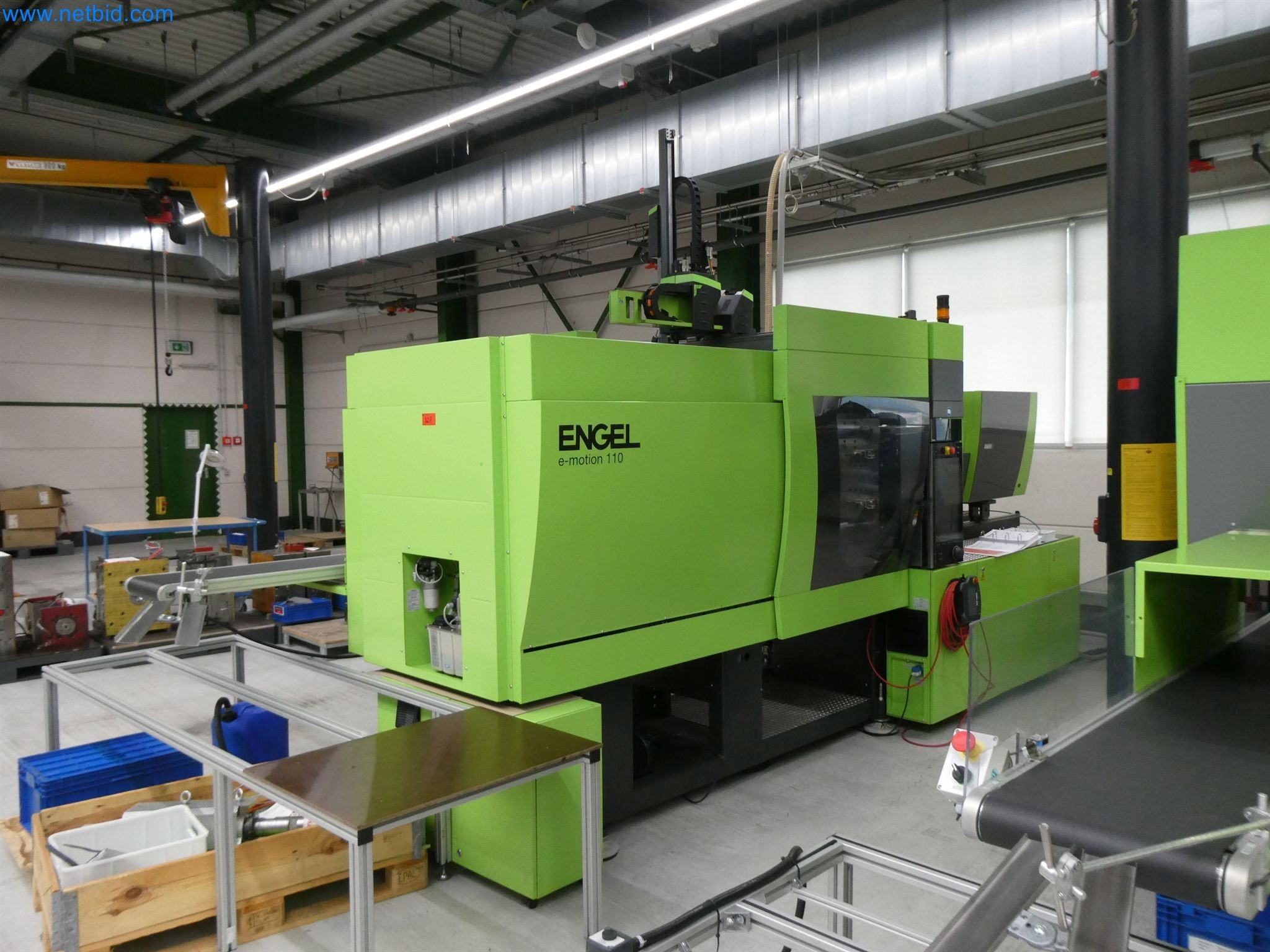 Vstřikovací stroje, CNC stroje a montážní linky pro topná tělesa a automobilové komponenty-1