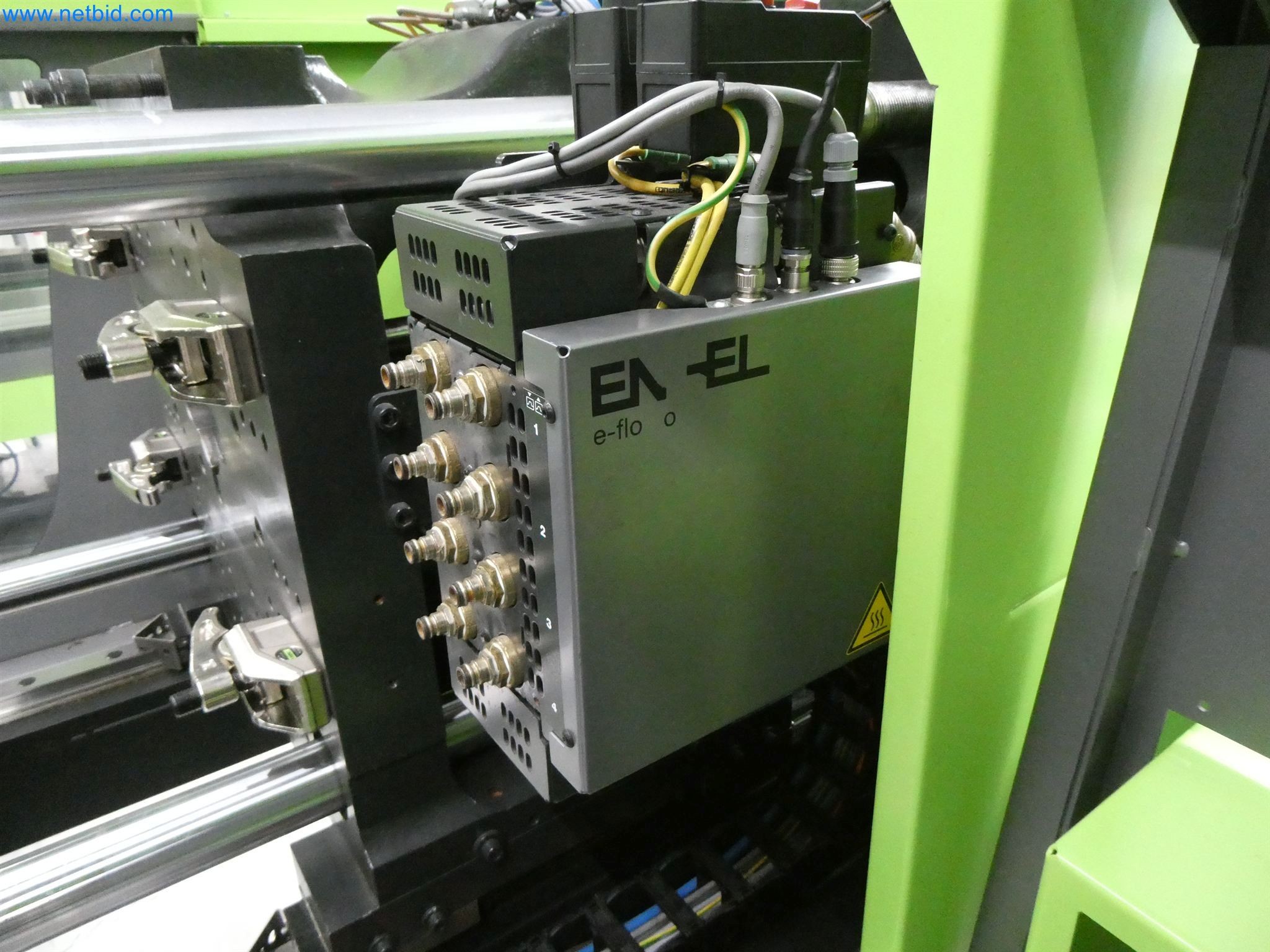 Vstřikovací stroje, CNC stroje a montážní linky pro topná tělesa a automobilové komponenty-3