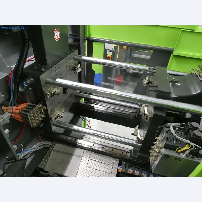 Vstřikovací stroje, CNC stroje a montážní linky pro topná tělesa a automobilové komponenty-4