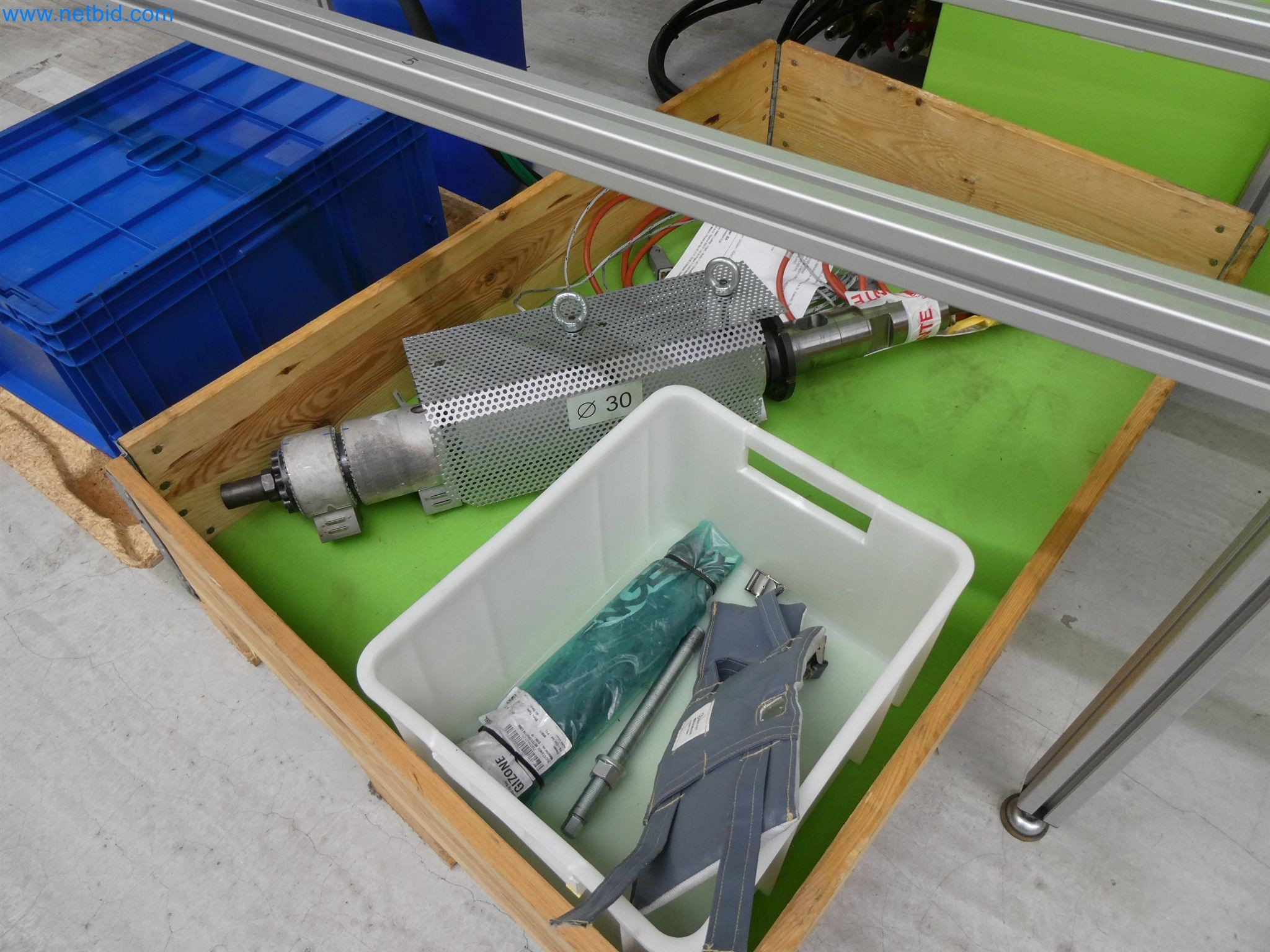 Vstřikovací stroje, CNC stroje a montážní linky pro topná tělesa a automobilové komponenty-8