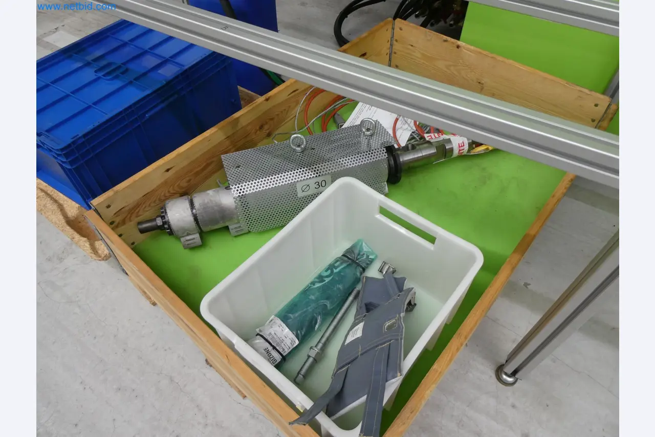 Vstřikovací stroje, CNC stroje a montážní linky pro topná tělesa a automobilové komponenty-8