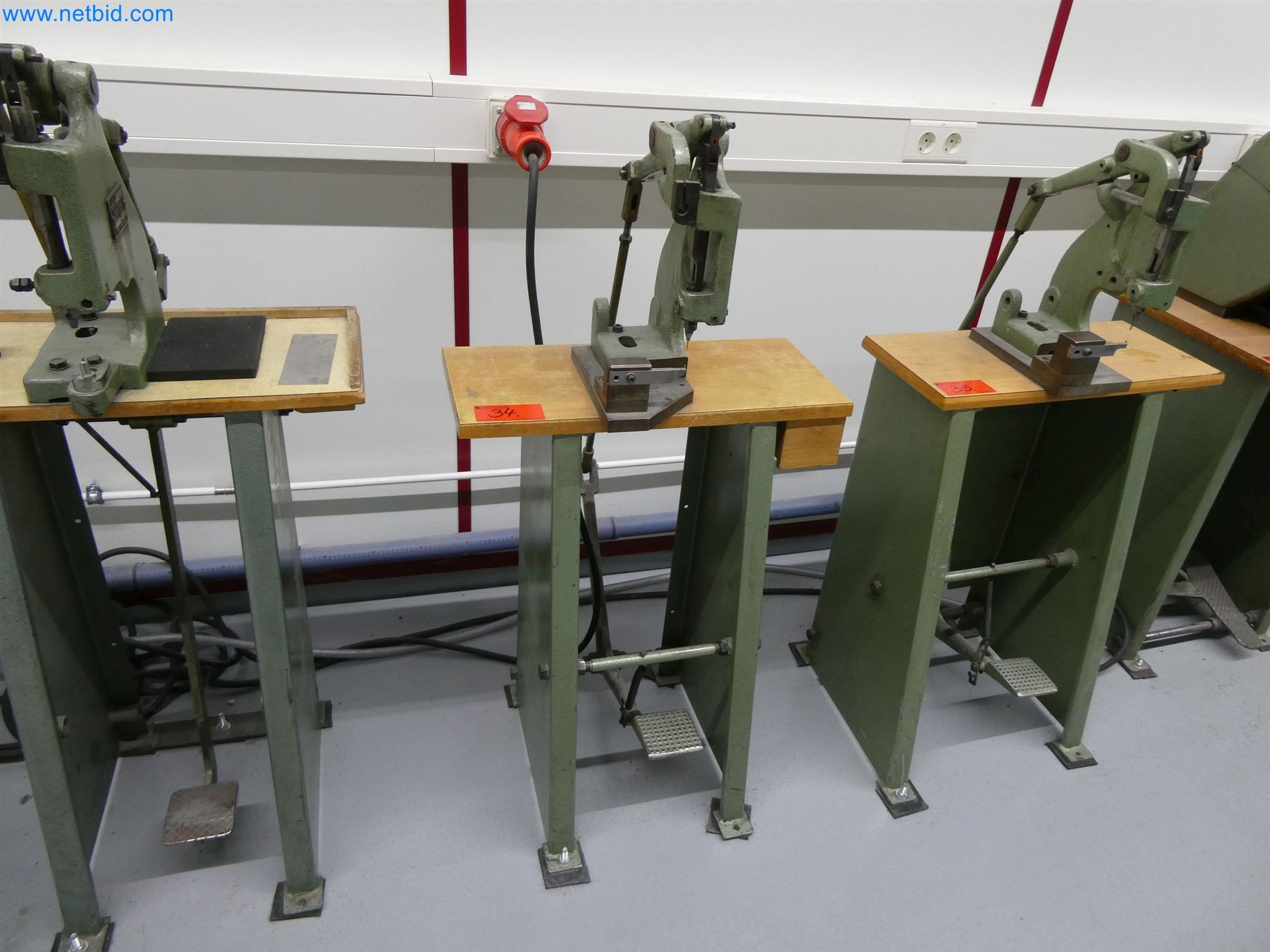 Máquinas de moldagem por injeção, máquinas CNC e linhas de montagem para elementos de aquecimento e componentes automóveis-1