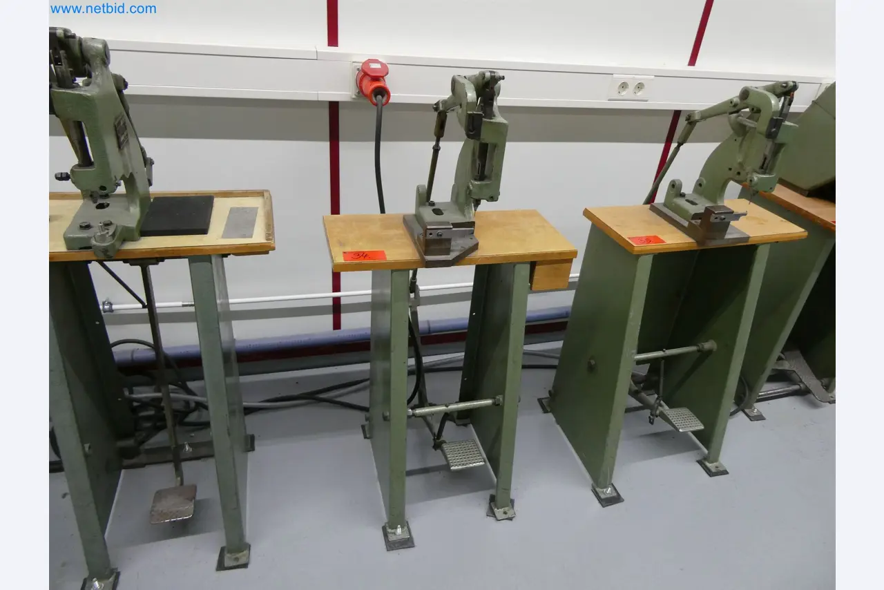 Máquinas de moldagem por injeção, máquinas CNC e linhas de montagem para elementos de aquecimento e componentes automóveis-1