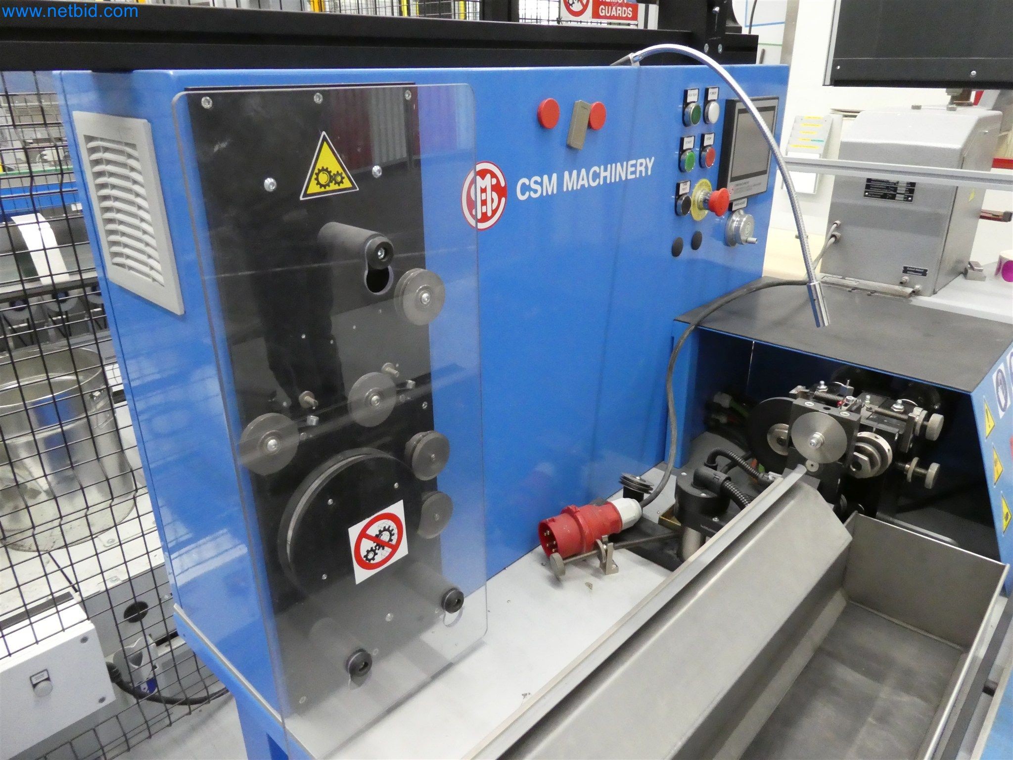 Máquinas de moldagem por injeção, máquinas CNC e linhas de montagem para elementos de aquecimento e componentes automóveis-2