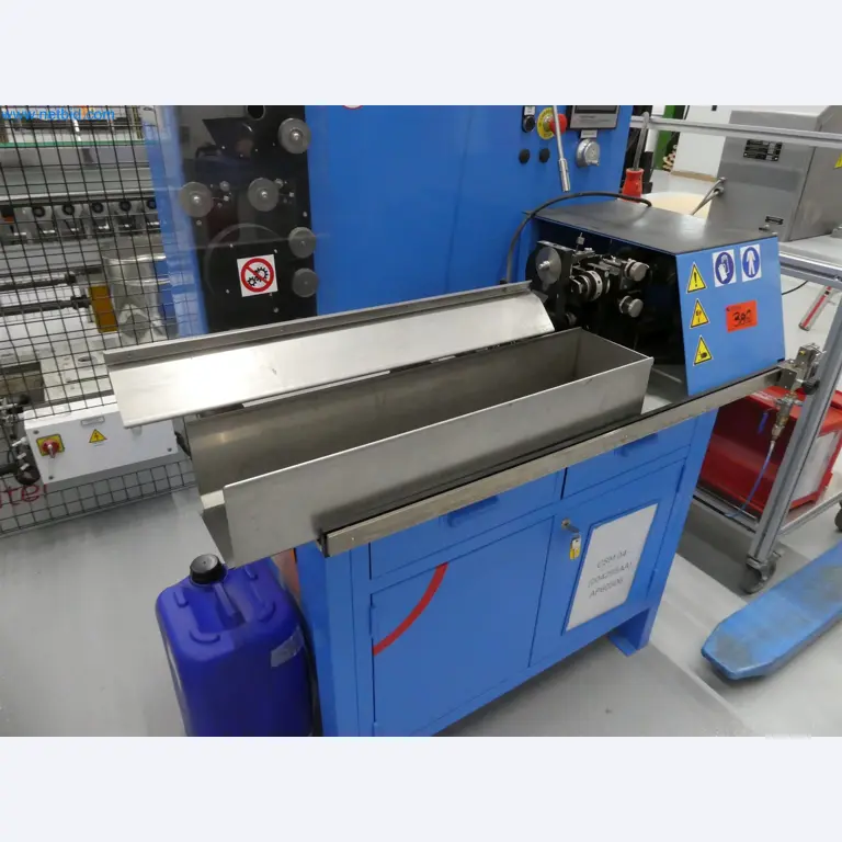 Máquinas de moldagem por injeção, máquinas CNC e linhas de montagem para elementos de aquecimento e componentes automóveis-3