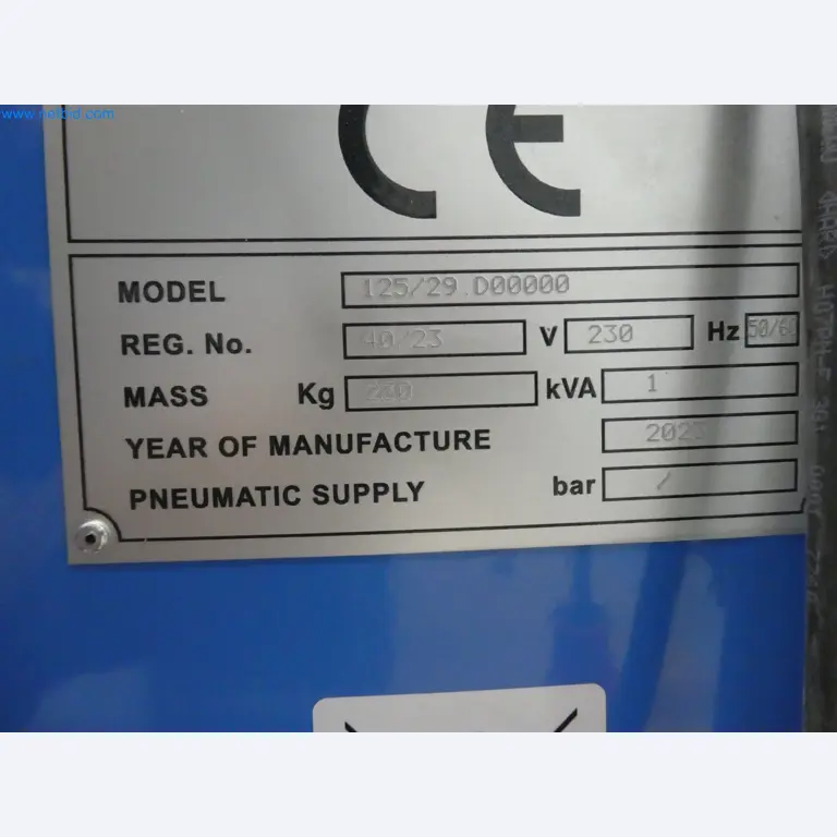 Máquinas de moldagem por injeção, máquinas CNC e linhas de montagem para elementos de aquecimento e componentes automóveis-5