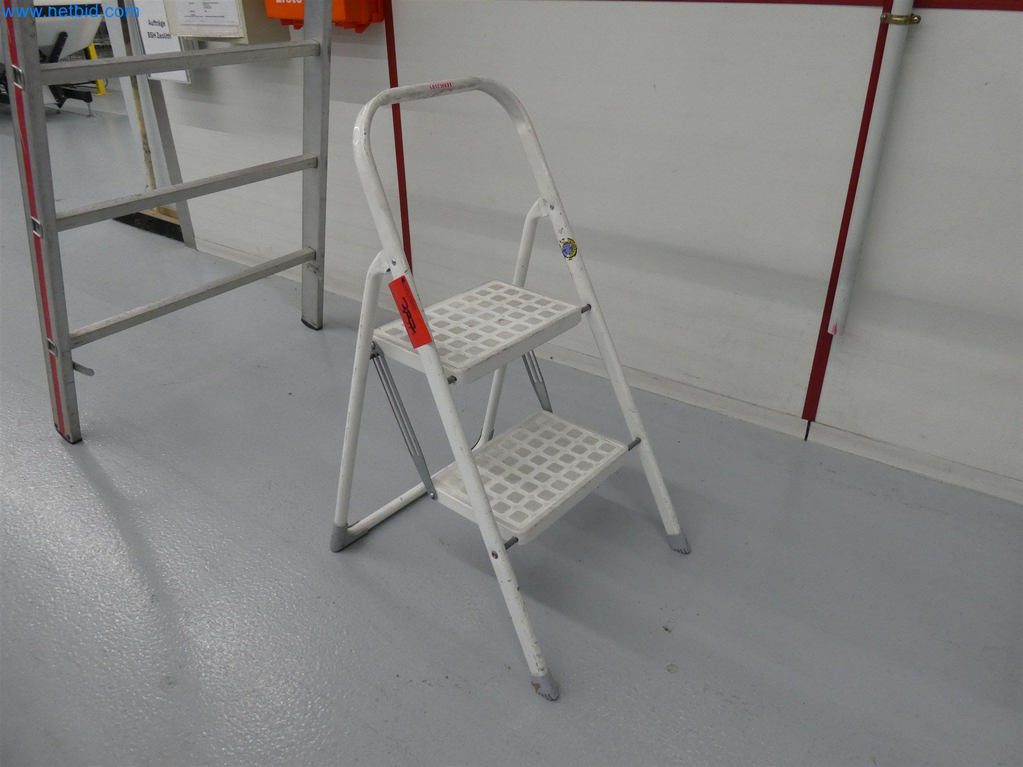 Máquinas de moldagem por injeção, máquinas CNC e linhas de montagem para elementos de aquecimento e componentes automóveis-1