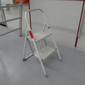 Escada dobrável em alumínio