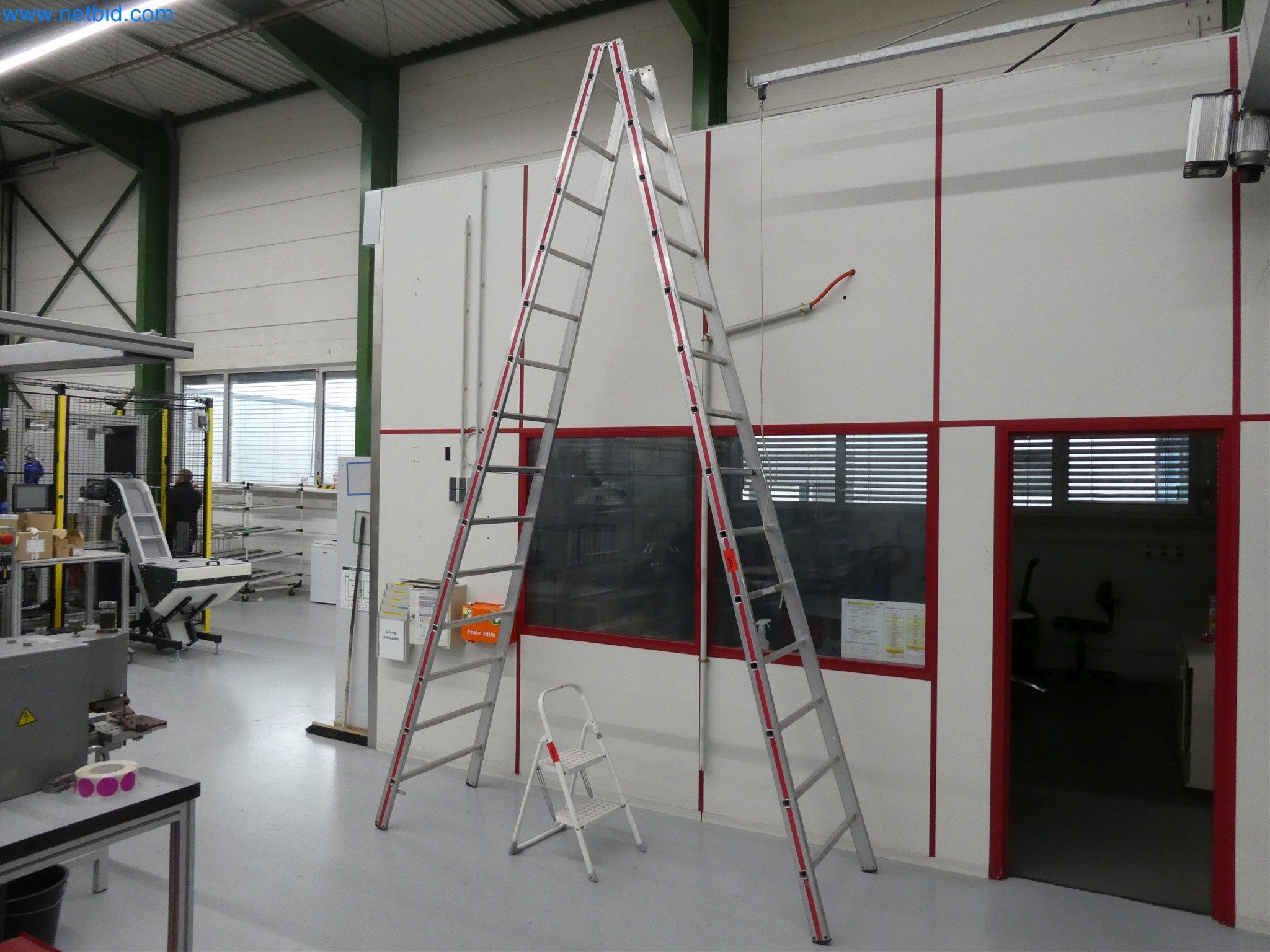 Máquinas de moldagem por injeção, máquinas CNC e linhas de montagem para elementos de aquecimento e componentes automóveis-2