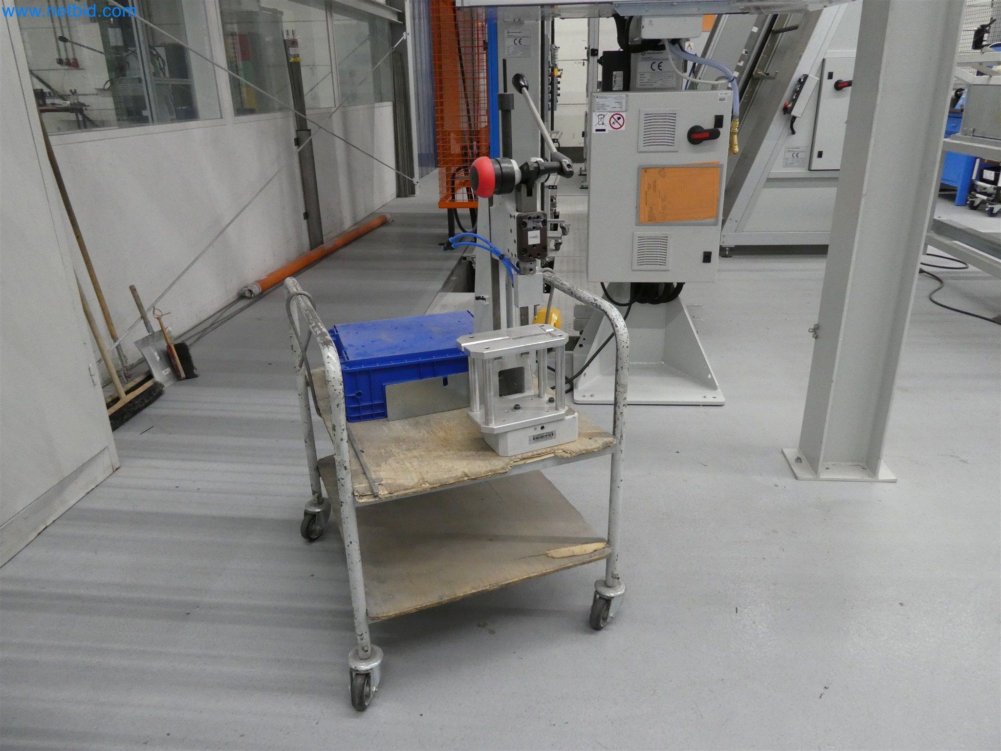 Máquinas de moldagem por injeção, máquinas CNC e linhas de montagem para elementos de aquecimento e componentes automóveis-1