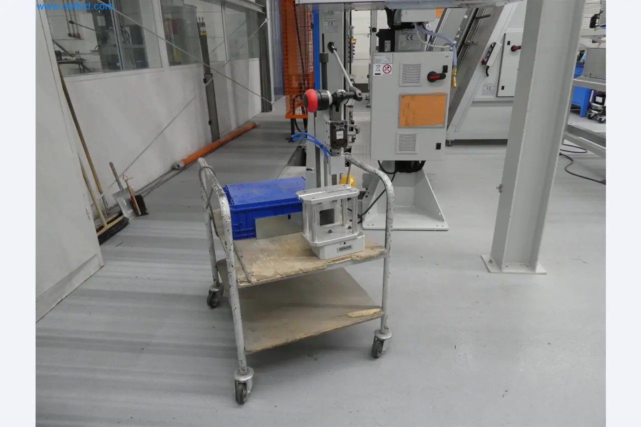 Máquinas de moldagem por injeção, máquinas CNC e linhas de montagem para elementos de aquecimento e componentes automóveis-1