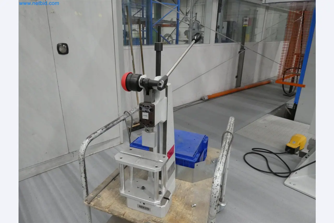 Máquinas de moldagem por injeção, máquinas CNC e linhas de montagem para elementos de aquecimento e componentes automóveis-2