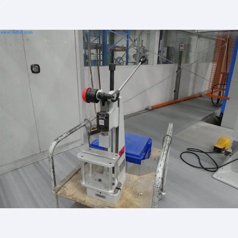 Máquinas de moldagem por injeção, máquinas CNC e linhas de montagem para elementos de aquecimento e componentes automóveis-2