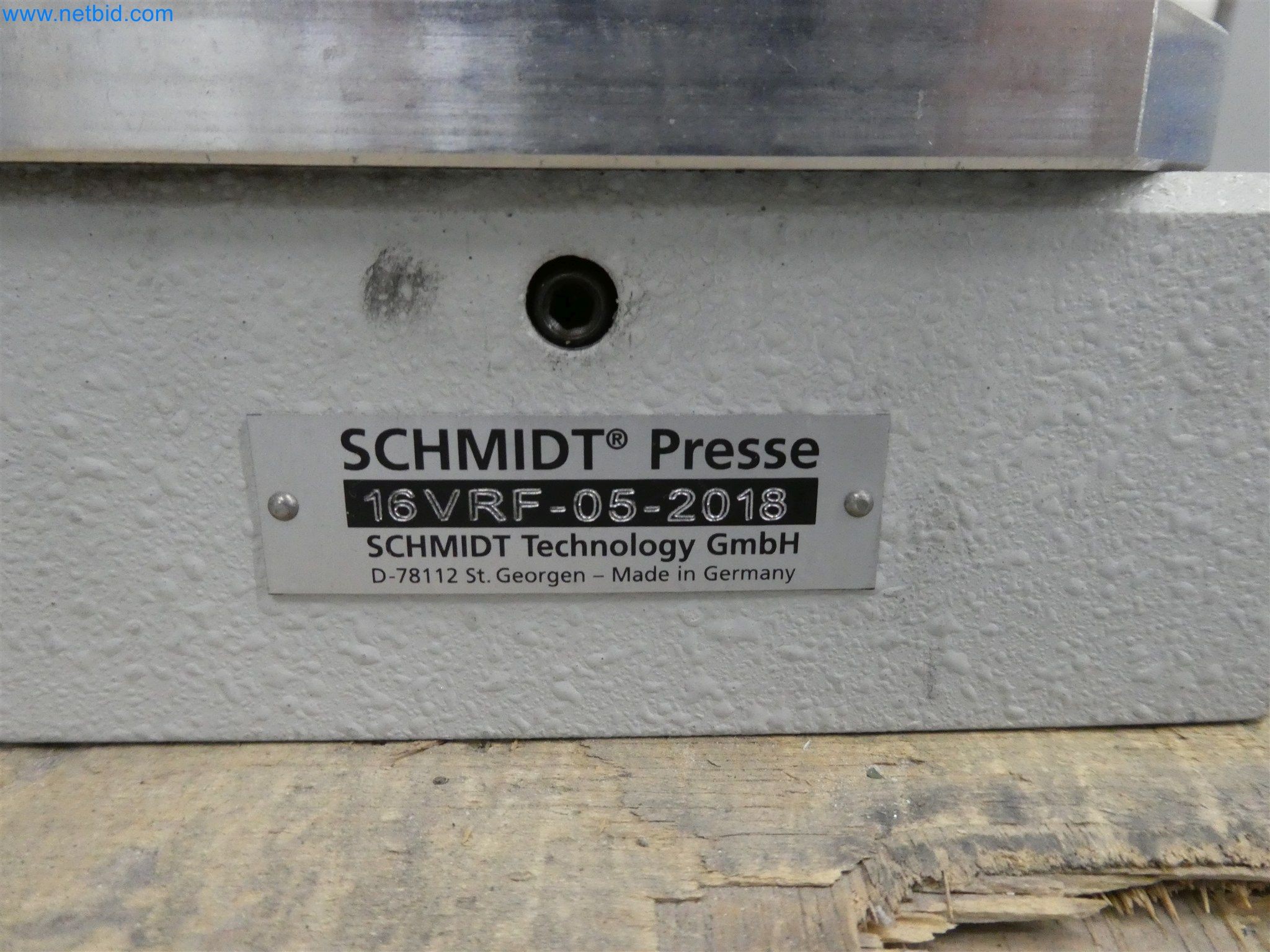 Máquinas de moldagem por injeção, máquinas CNC e linhas de montagem para elementos de aquecimento e componentes automóveis-3