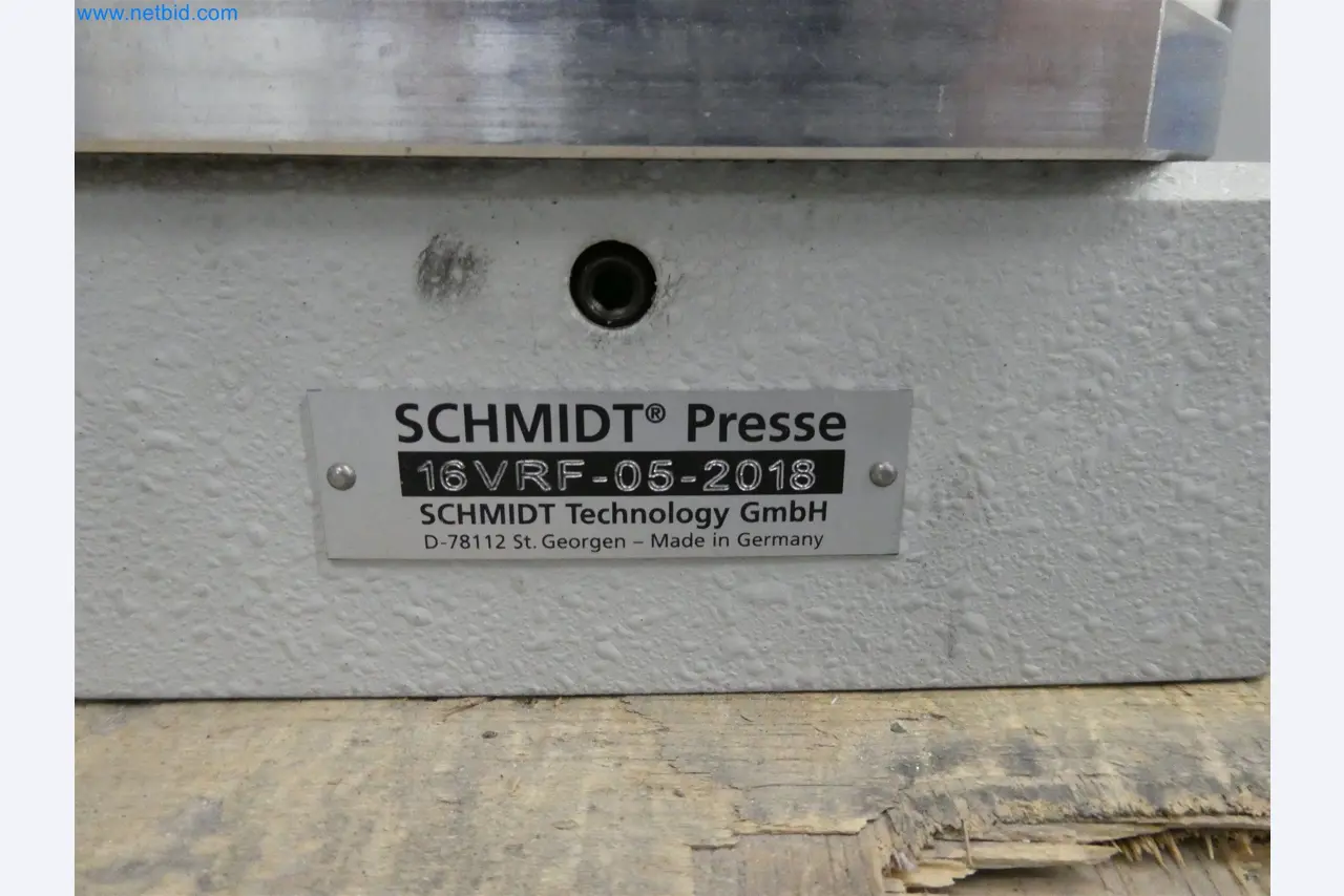 Máquinas de moldagem por injeção, máquinas CNC e linhas de montagem para elementos de aquecimento e componentes automóveis-3