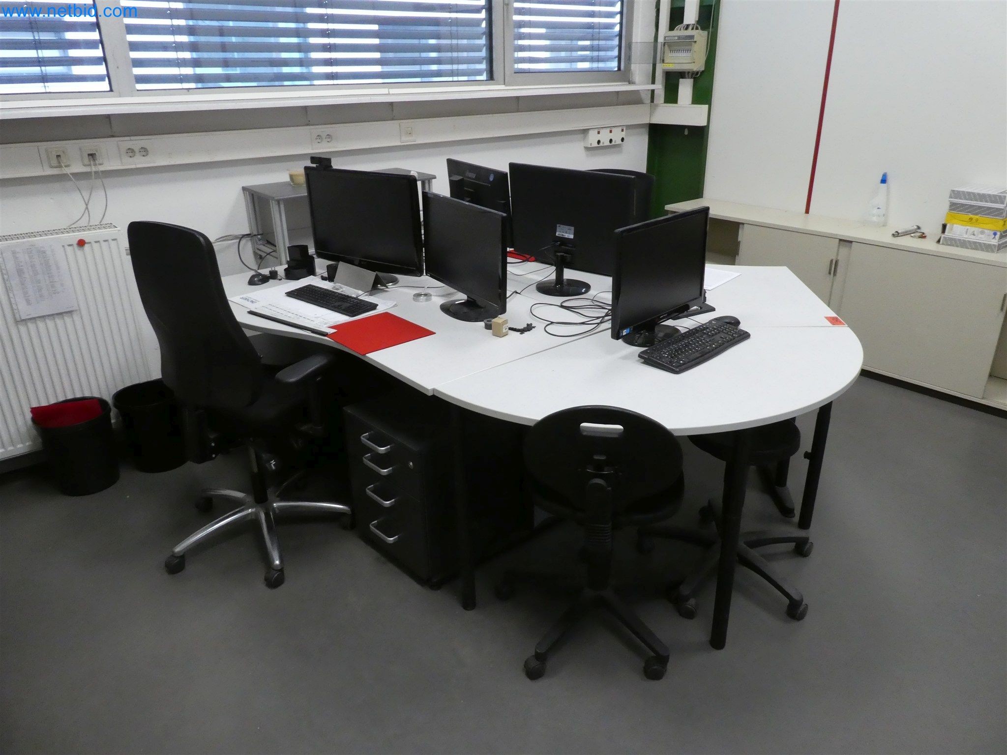 Máquinas de moldagem por injeção, máquinas CNC e linhas de montagem para elementos de aquecimento e componentes automóveis-1