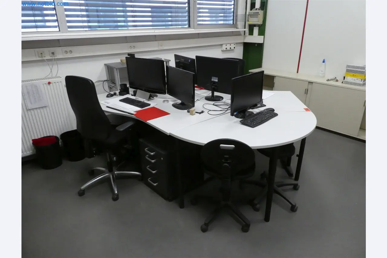 Máquinas de moldagem por injeção, máquinas CNC e linhas de montagem para elementos de aquecimento e componentes automóveis-1