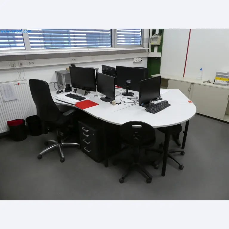 Máquinas de moldagem por injeção, máquinas CNC e linhas de montagem para elementos de aquecimento e componentes automóveis-1