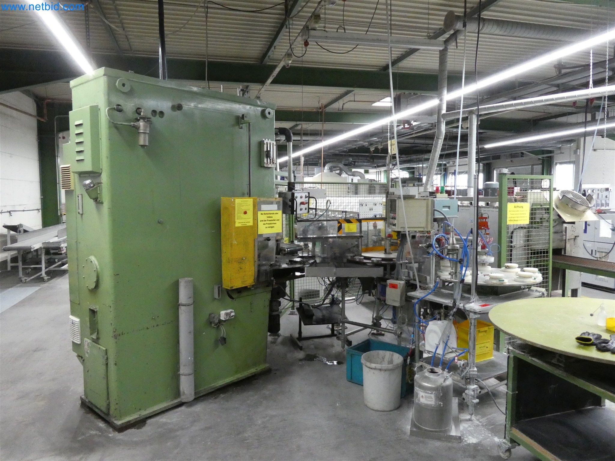 Máquinas de moldagem por injeção, máquinas CNC e linhas de montagem para elementos de aquecimento e componentes automóveis-1