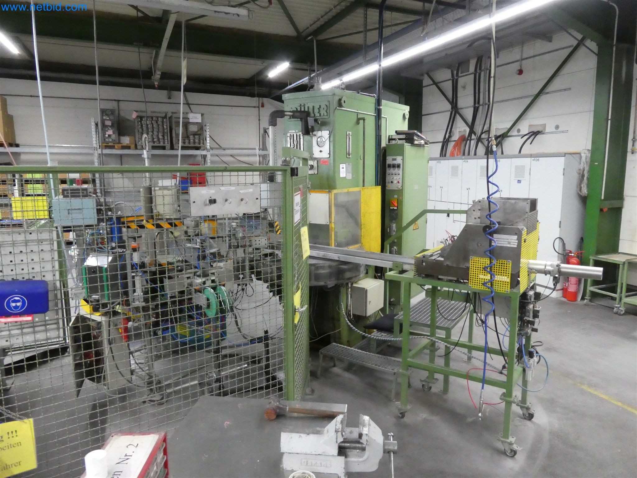 Máquinas de moldagem por injeção, máquinas CNC e linhas de montagem para elementos de aquecimento e componentes automóveis-3