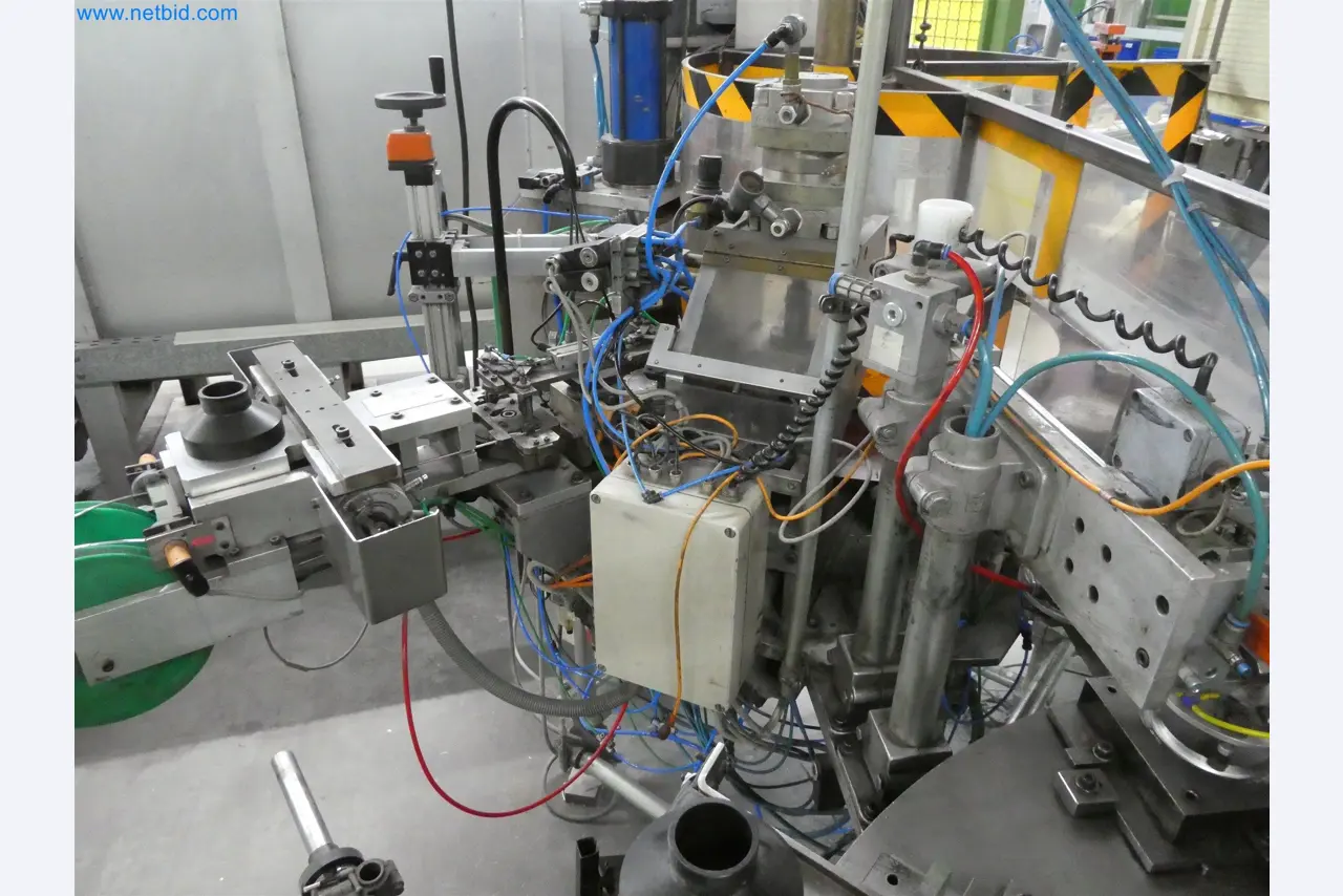 Máquinas de moldagem por injeção, máquinas CNC e linhas de montagem para elementos de aquecimento e componentes automóveis-9