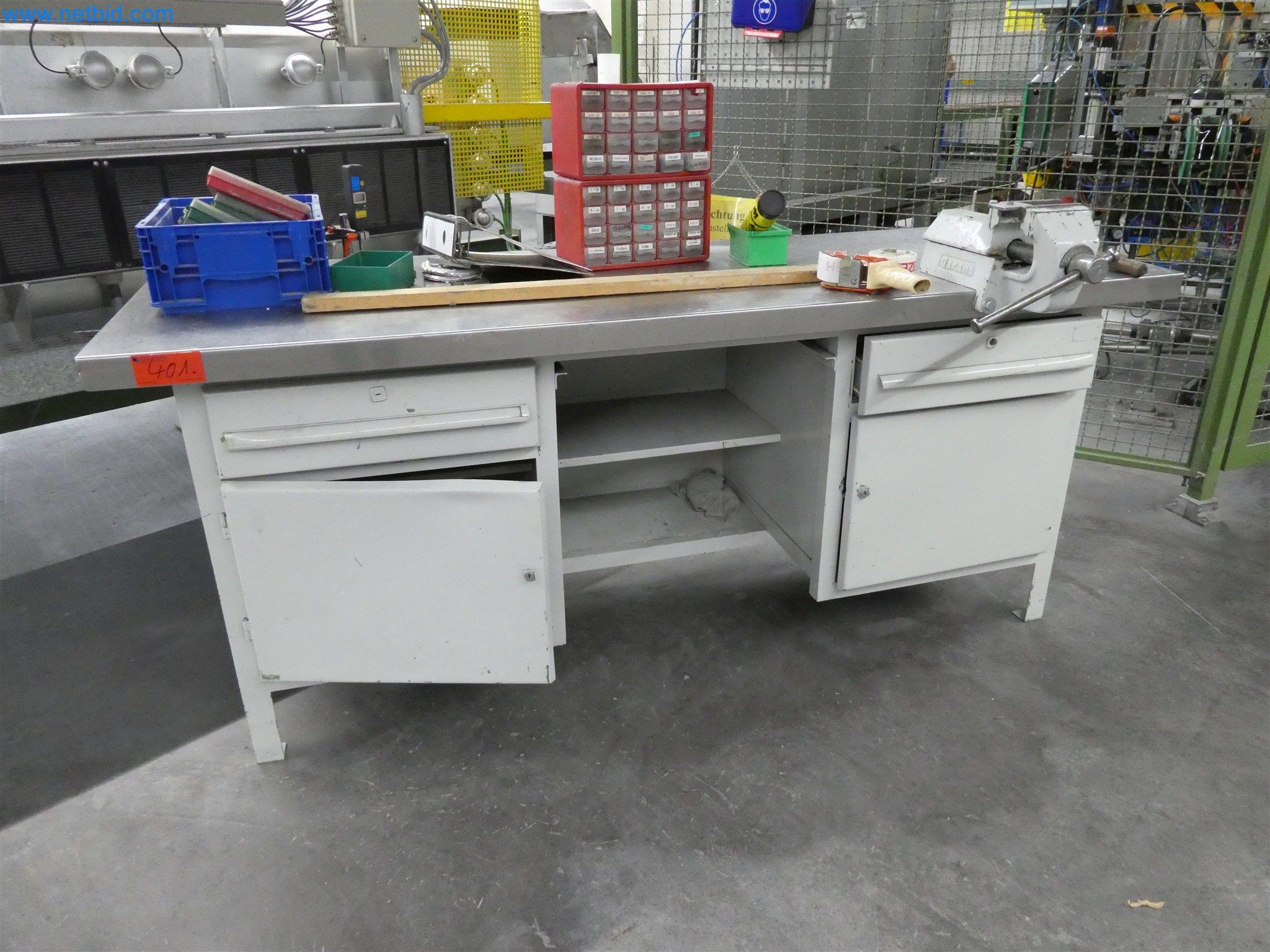 Máquinas de moldagem por injeção, máquinas CNC e linhas de montagem para elementos de aquecimento e componentes automóveis-1