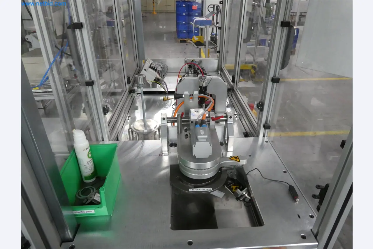 Máquinas de moldagem por injeção, máquinas CNC e linhas de montagem para elementos de aquecimento e componentes automóveis-3