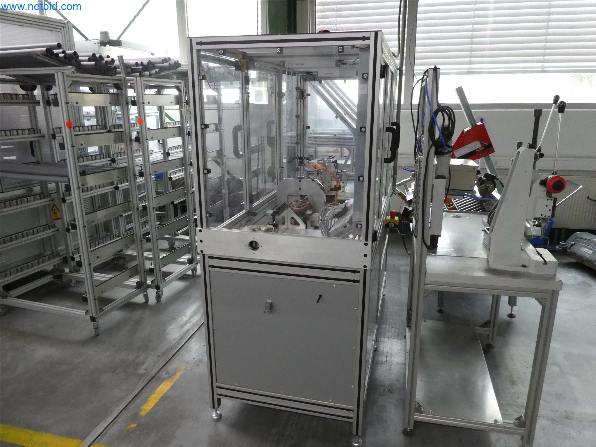 Máquinas de moldagem por injeção, máquinas CNC e linhas de montagem para elementos de aquecimento e componentes automóveis-6