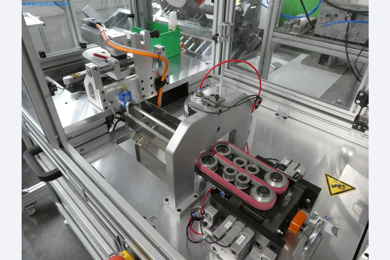 Máquinas de moldagem por injeção, máquinas CNC e linhas de montagem para elementos de aquecimento e componentes automóveis-7