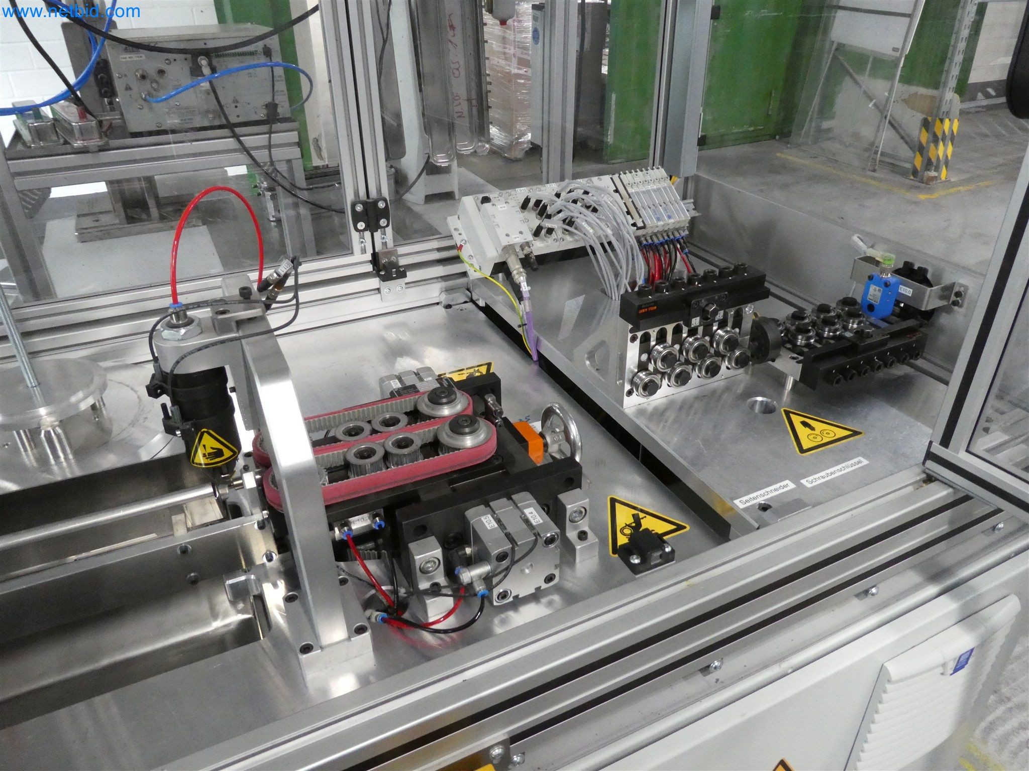 Máquinas de moldagem por injeção, máquinas CNC e linhas de montagem para elementos de aquecimento e componentes automóveis-8