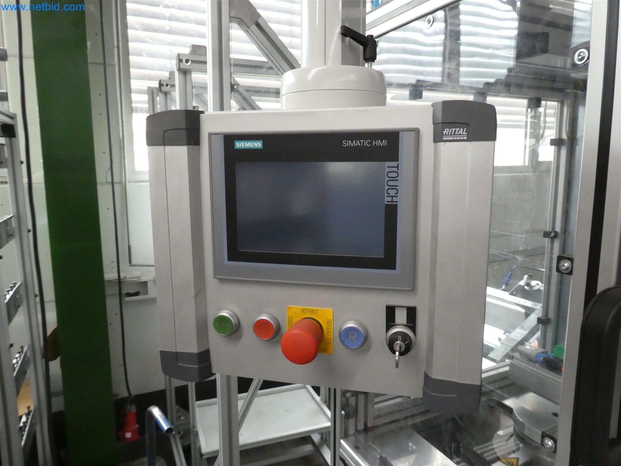 Máquinas de moldagem por injeção, máquinas CNC e linhas de montagem para elementos de aquecimento e componentes automóveis-9