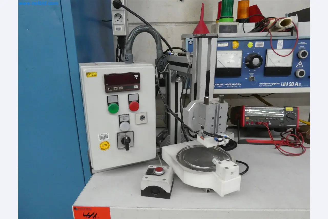 Máquinas de moldagem por injeção, máquinas CNC e linhas de montagem para elementos de aquecimento e componentes automóveis-3