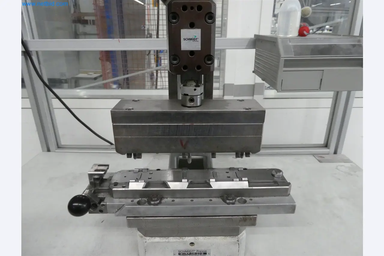 Máquinas de moldagem por injeção, máquinas CNC e linhas de montagem para elementos de aquecimento e componentes automóveis-2