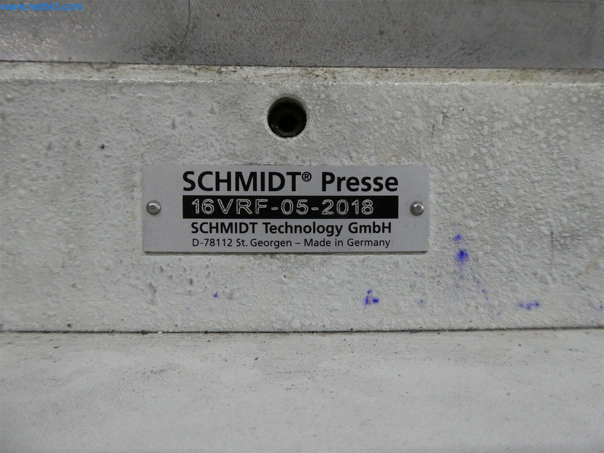 Máquinas de moldagem por injeção, máquinas CNC e linhas de montagem para elementos de aquecimento e componentes automóveis-3