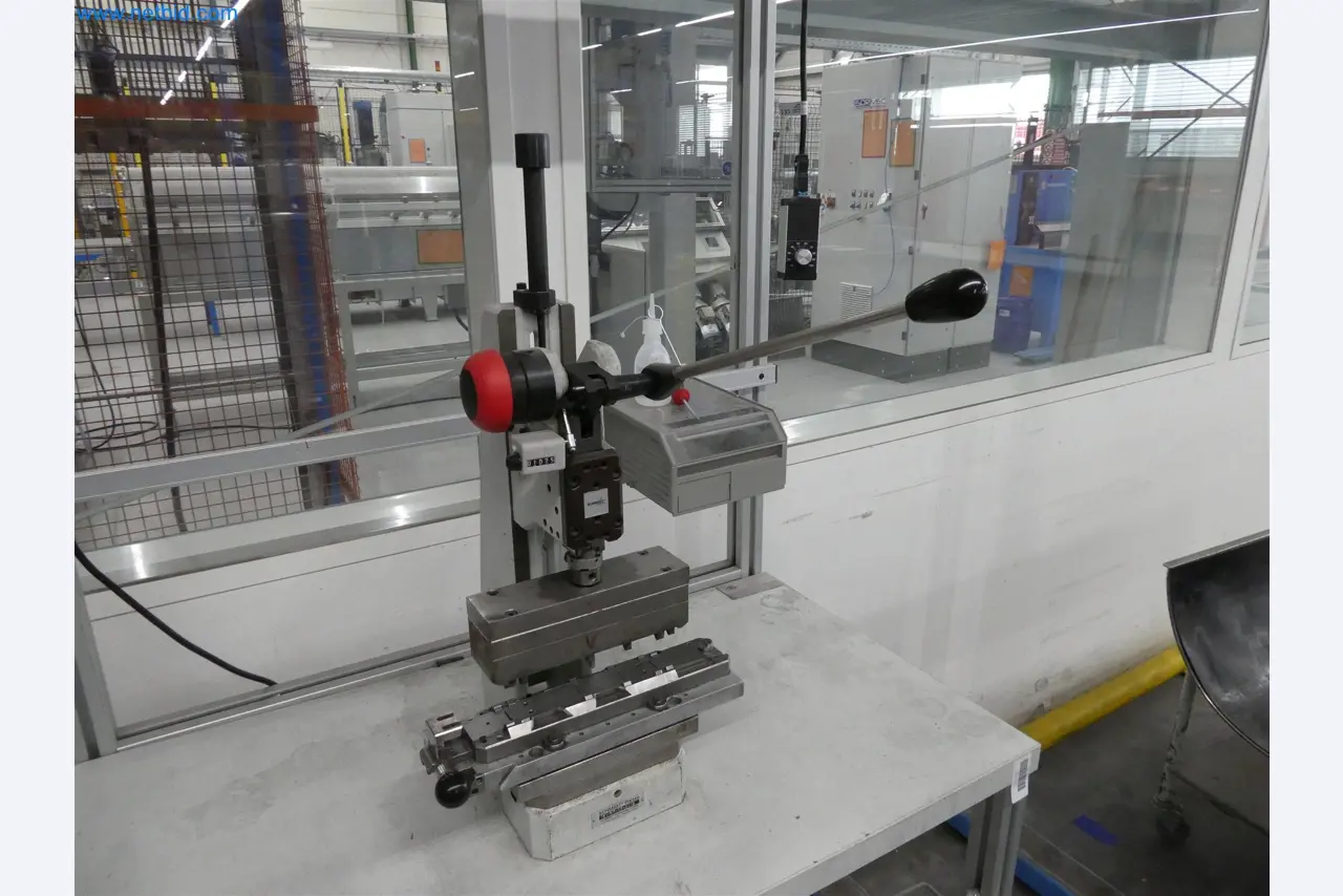 Máquinas de moldagem por injeção, máquinas CNC e linhas de montagem para elementos de aquecimento e componentes automóveis-4