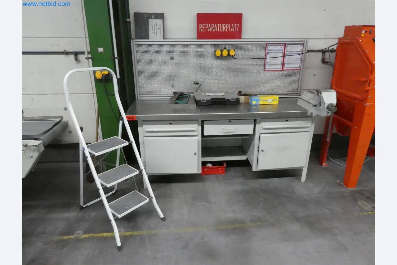 Máquinas de moldagem por injeção, máquinas CNC e linhas de montagem para elementos de aquecimento e componentes automóveis-1