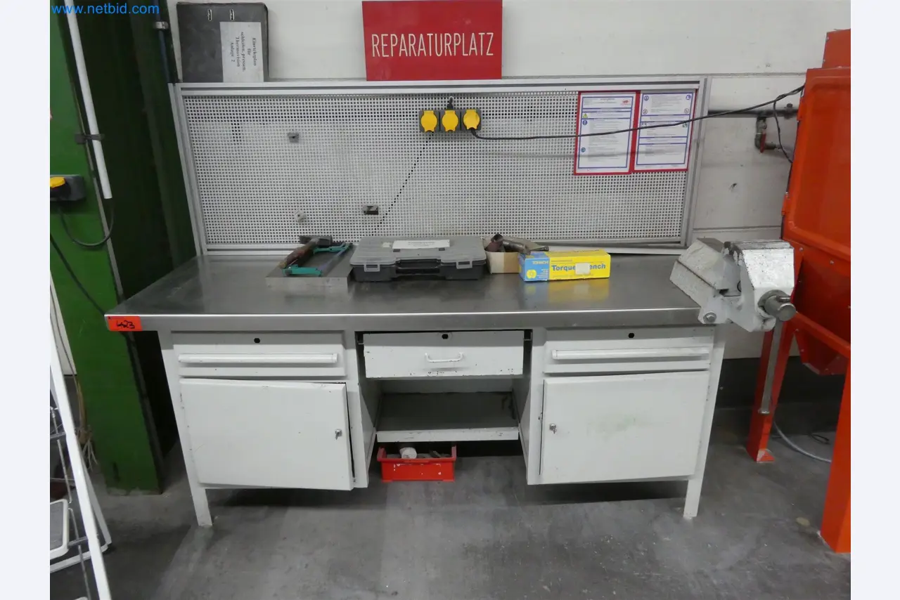 Máquinas de moldagem por injeção, máquinas CNC e linhas de montagem para elementos de aquecimento e componentes automóveis-2