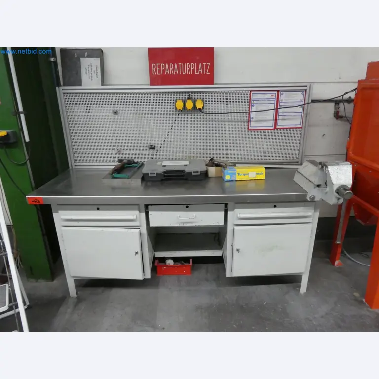 Máquinas de moldagem por injeção, máquinas CNC e linhas de montagem para elementos de aquecimento e componentes automóveis-2