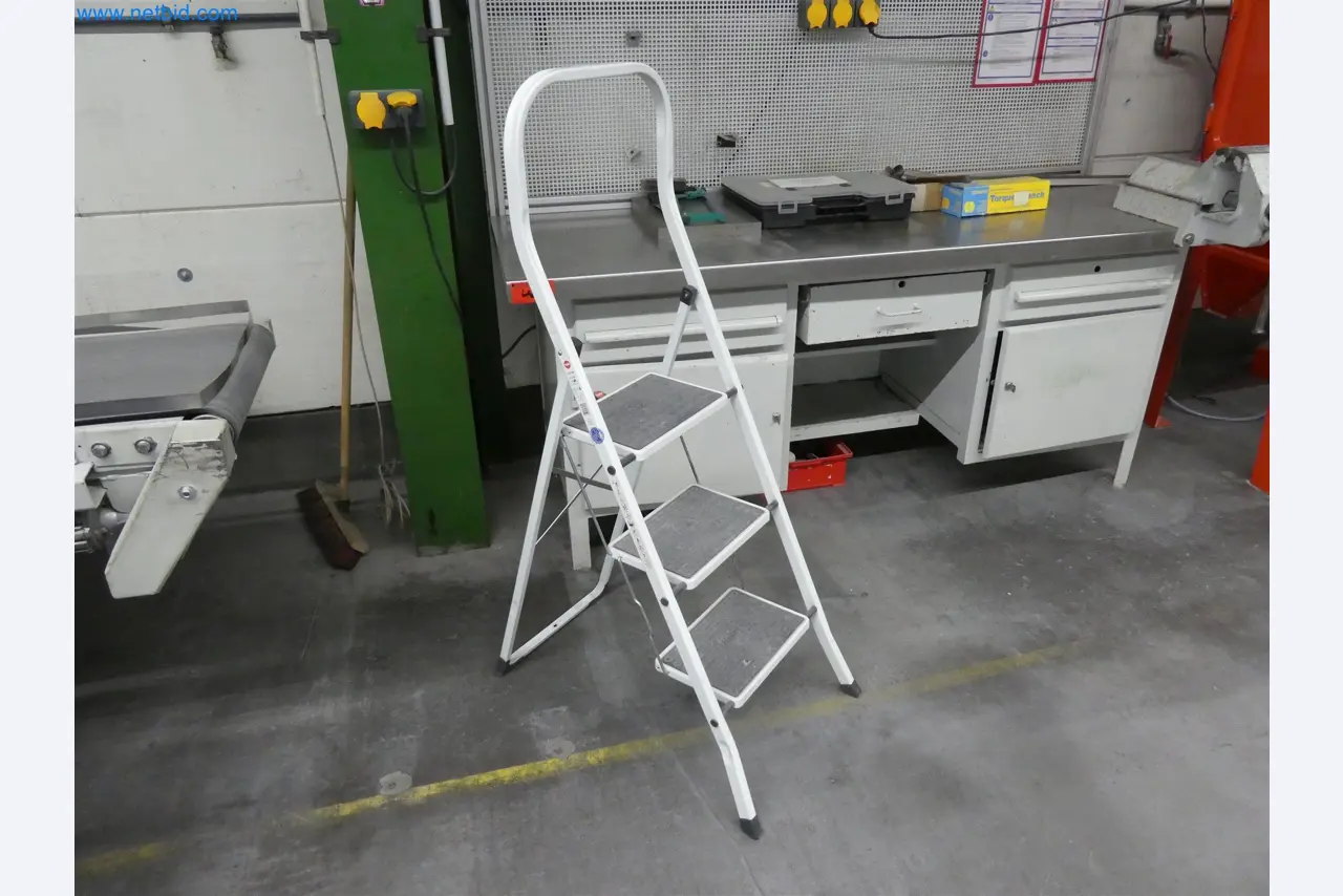 Máquinas de moldagem por injeção, máquinas CNC e linhas de montagem para elementos de aquecimento e componentes automóveis-3