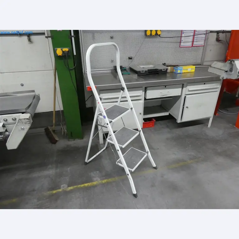 Máquinas de moldagem por injeção, máquinas CNC e linhas de montagem para elementos de aquecimento e componentes automóveis-3