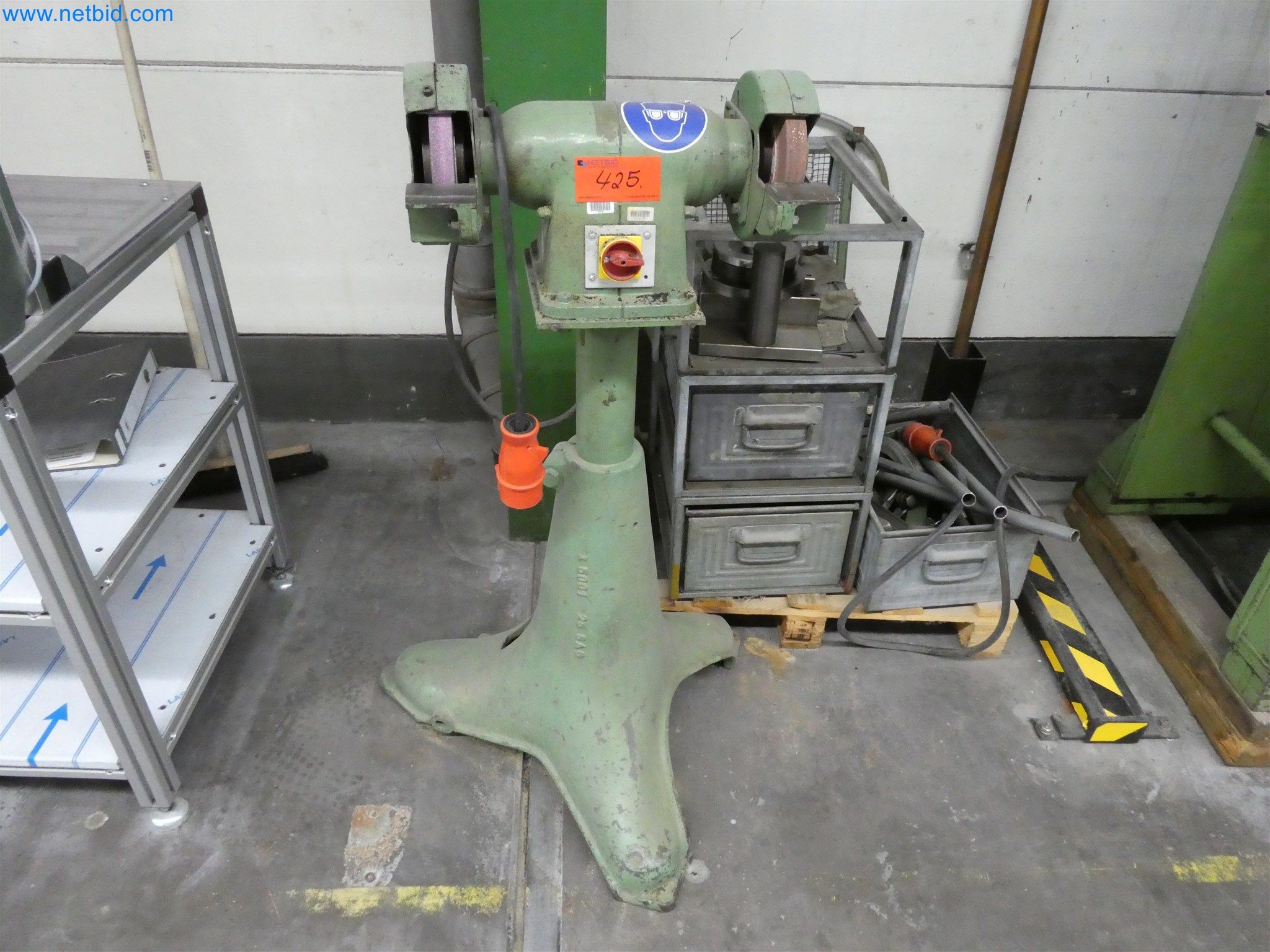 Máquinas de moldagem por injeção, máquinas CNC e linhas de montagem para elementos de aquecimento e componentes automóveis-1