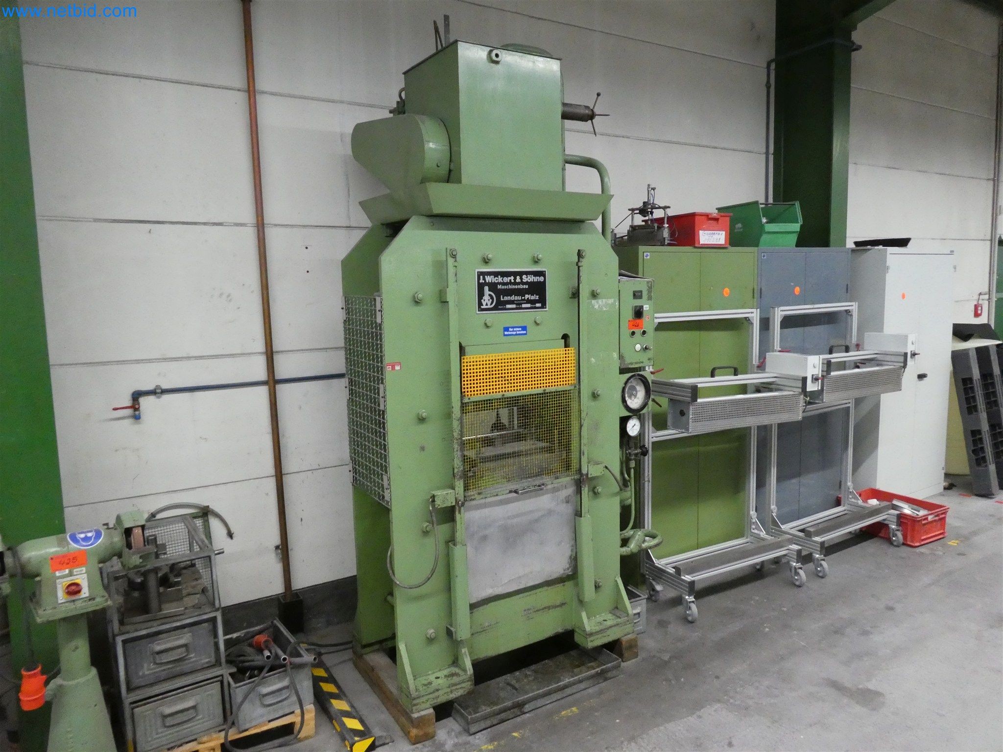 Máquinas de moldagem por injeção, máquinas CNC e linhas de montagem para elementos de aquecimento e componentes automóveis-2