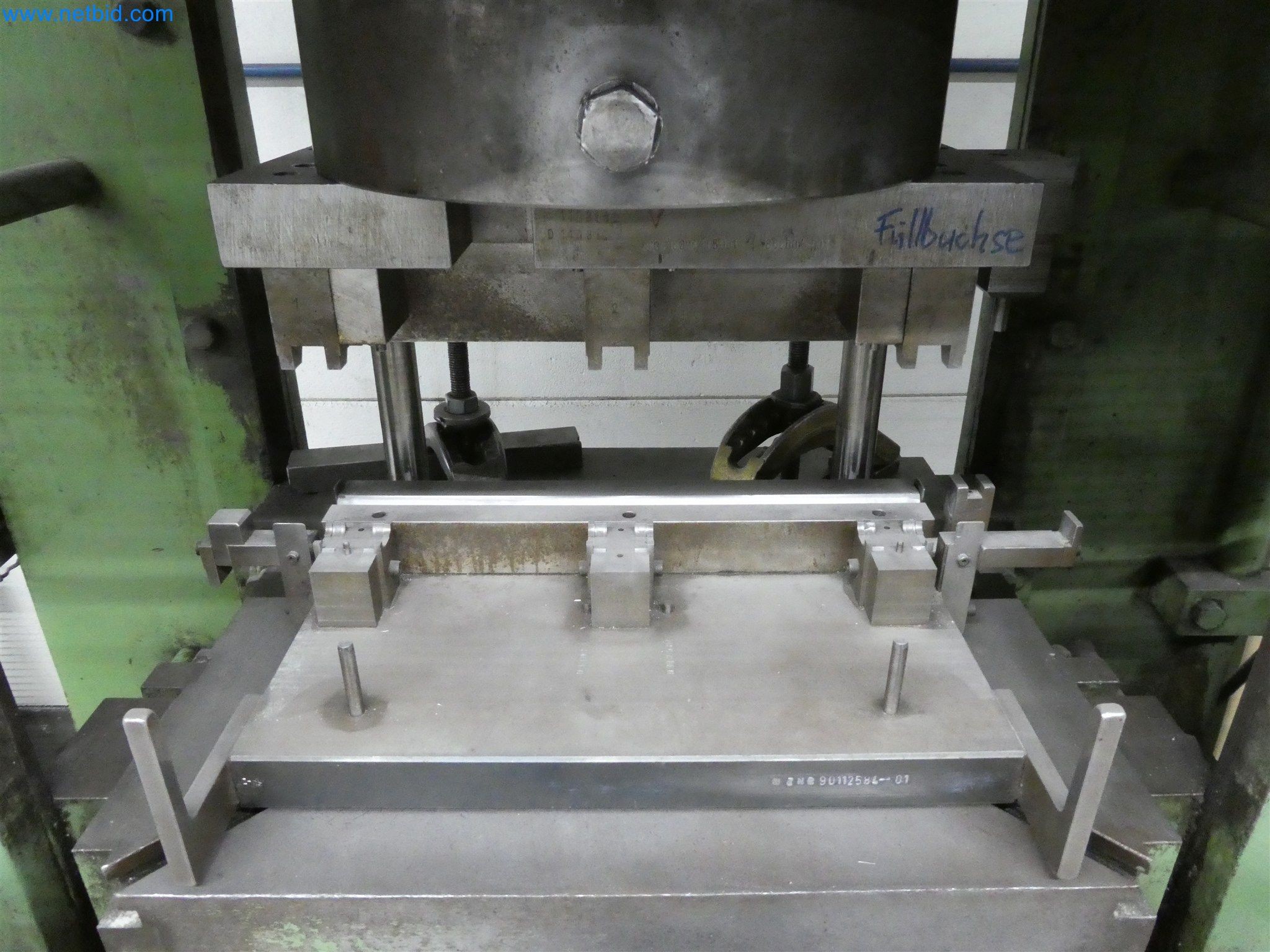 Máquinas de moldagem por injeção, máquinas CNC e linhas de montagem para elementos de aquecimento e componentes automóveis-3