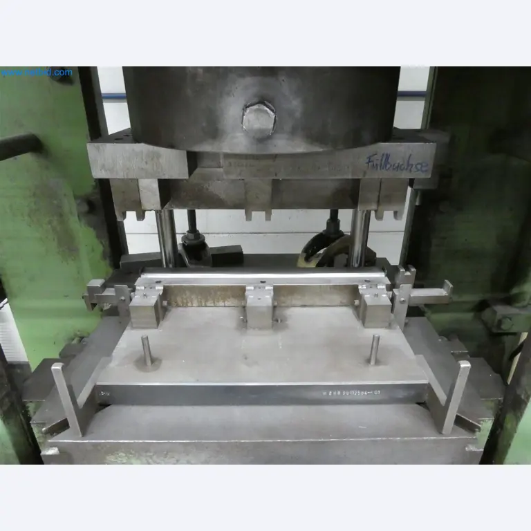 Máquinas de moldagem por injeção, máquinas CNC e linhas de montagem para elementos de aquecimento e componentes automóveis-3