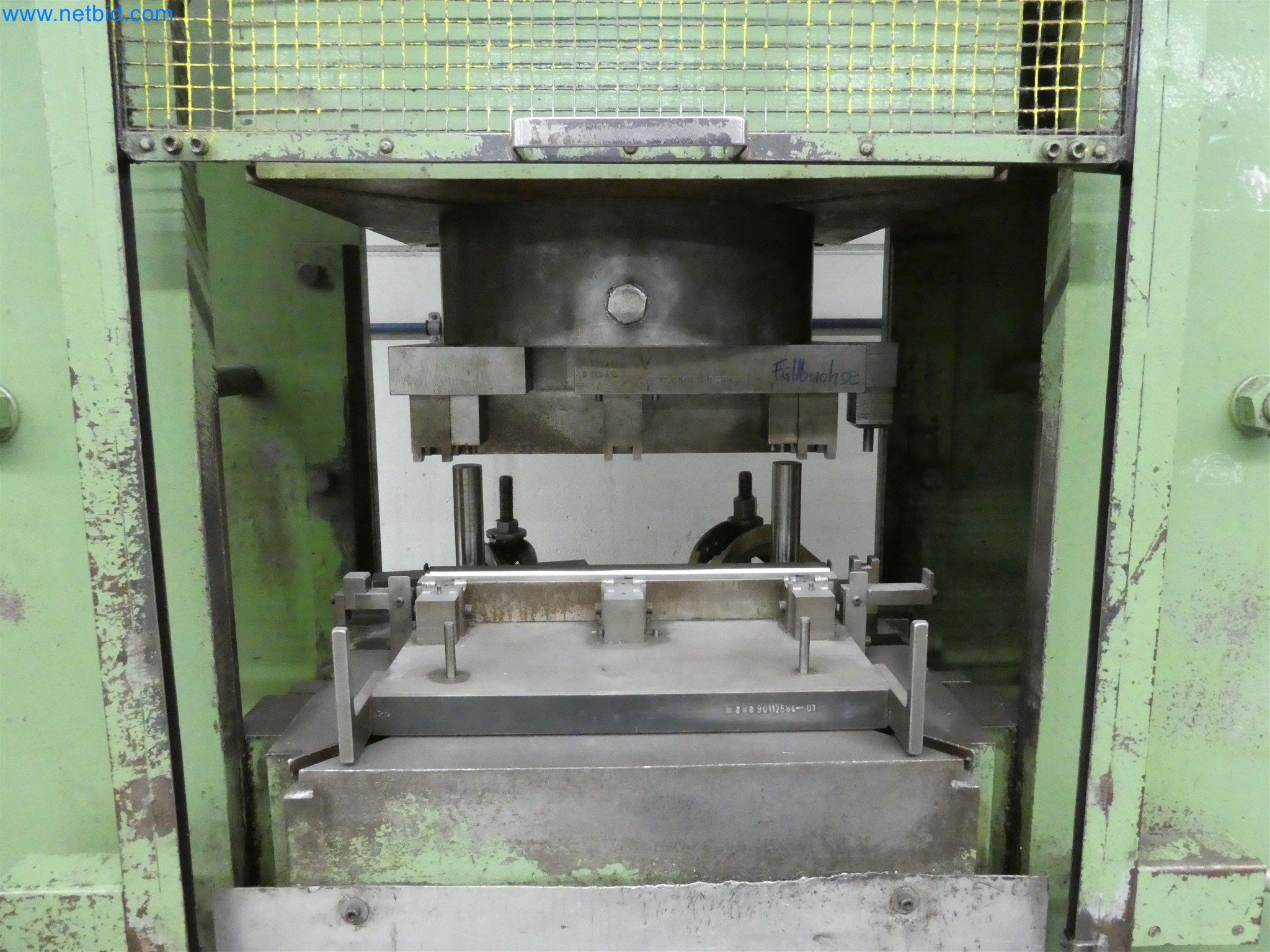 Máquinas de moldagem por injeção, máquinas CNC e linhas de montagem para elementos de aquecimento e componentes automóveis-5