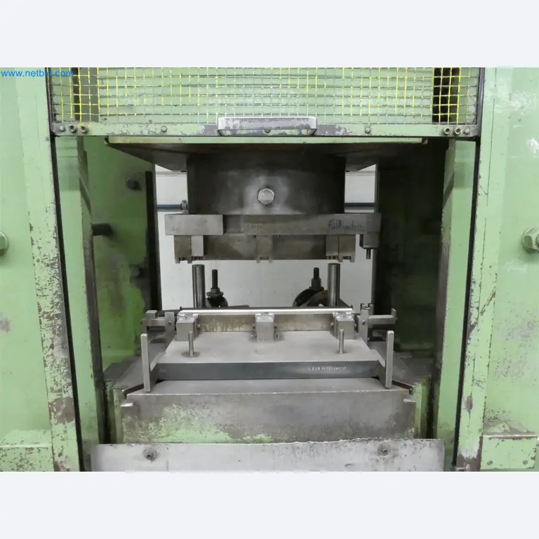 Máquinas de moldagem por injeção, máquinas CNC e linhas de montagem para elementos de aquecimento e componentes automóveis-5