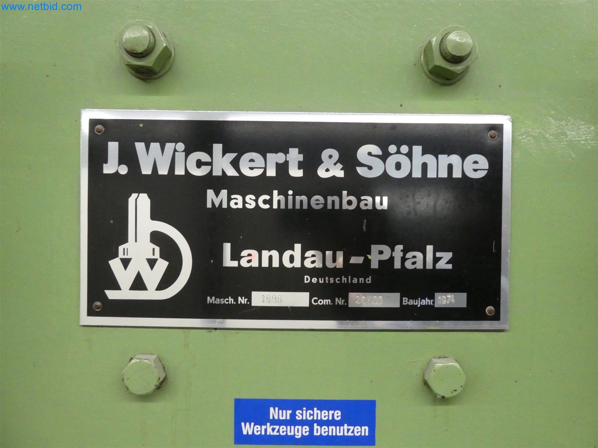 Máquinas de moldagem por injeção, máquinas CNC e linhas de montagem para elementos de aquecimento e componentes automóveis-6