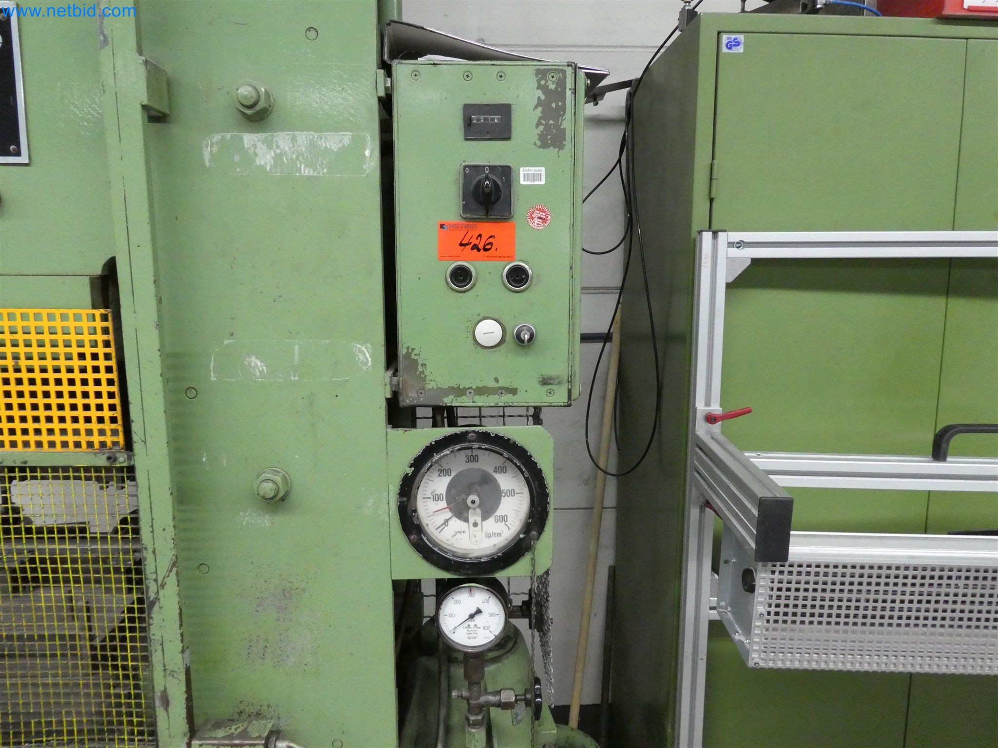 Máquinas de moldagem por injeção, máquinas CNC e linhas de montagem para elementos de aquecimento e componentes automóveis-7