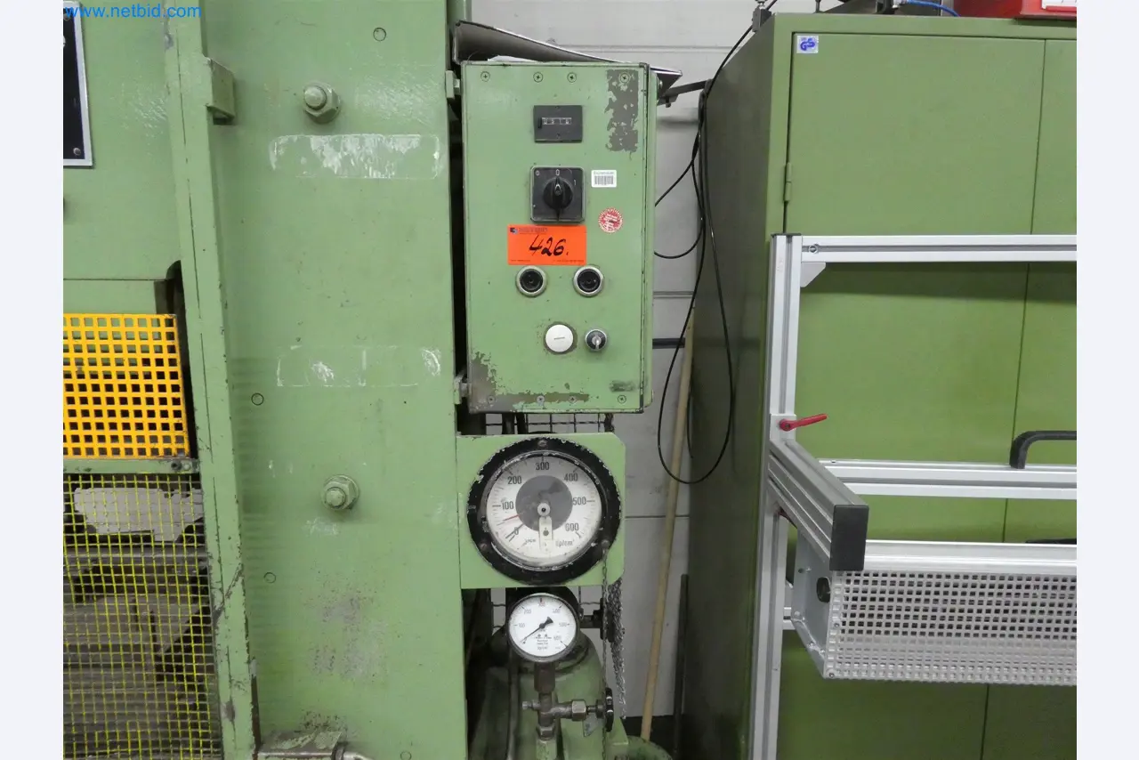 Máquinas de moldagem por injeção, máquinas CNC e linhas de montagem para elementos de aquecimento e componentes automóveis-7