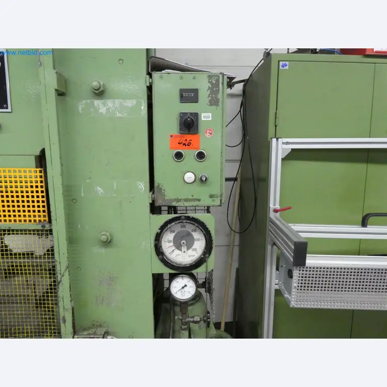 Máquinas de moldagem por injeção, máquinas CNC e linhas de montagem para elementos de aquecimento e componentes automóveis-7